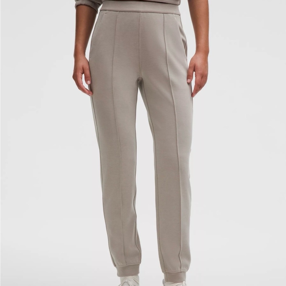 Lululemon Softstreme Classic-Fit High-Rise Joggers Warm Ash Grey Size Large - Picture 1 of 16